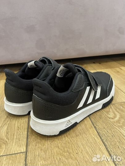 Кроссовки adisas