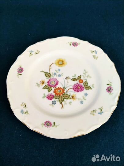Фарфоровая тарелка Цветы Япония