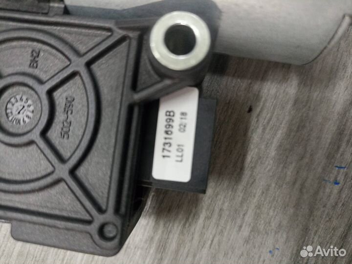 Моторчик люка BMW 5 G30/G31 G30 2020 67617316535