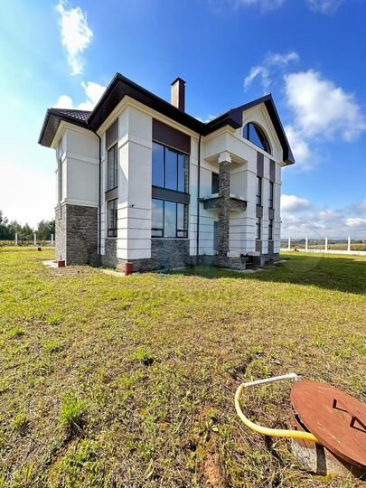 Коттедж 282 м² на участке 15 сот.