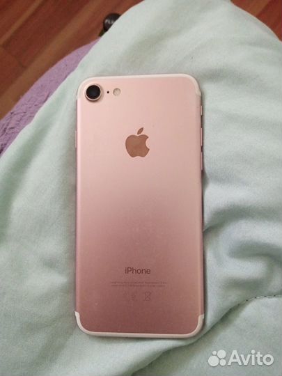 Телефон iPhone 7