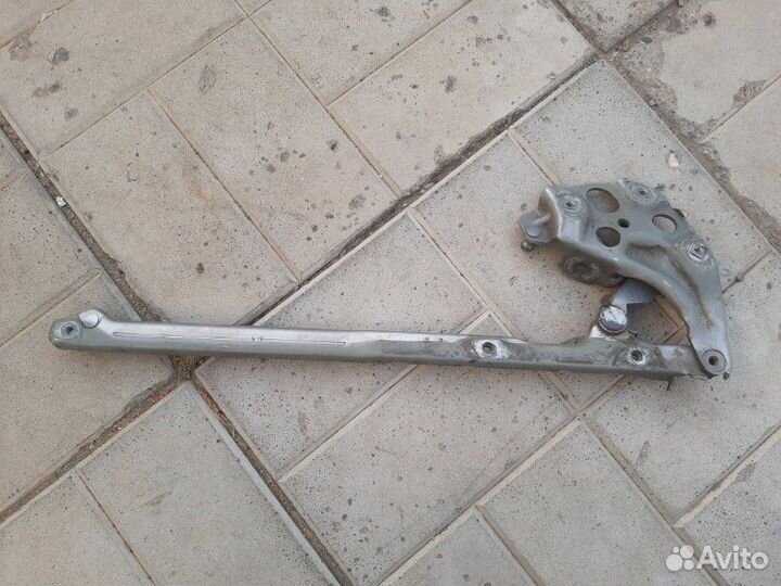 Петля капота правая Mercedes-Benz E-Class W210 3.2