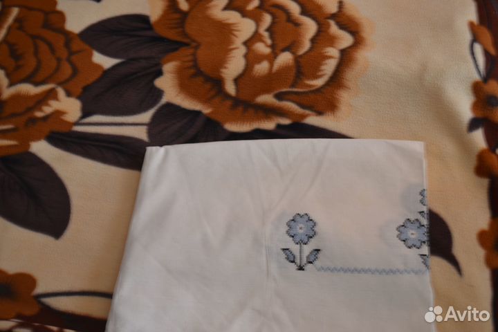 Скатерть лён расшита крестиком и 6 шт. салфеток