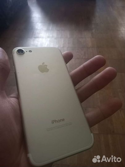 Телефон iPhone 7