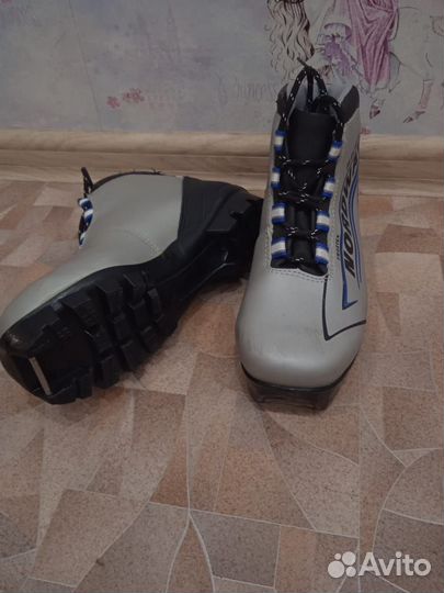 Лыжные ботинки