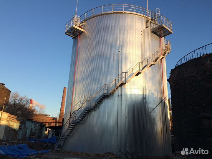 Металлические емкости разного объёма