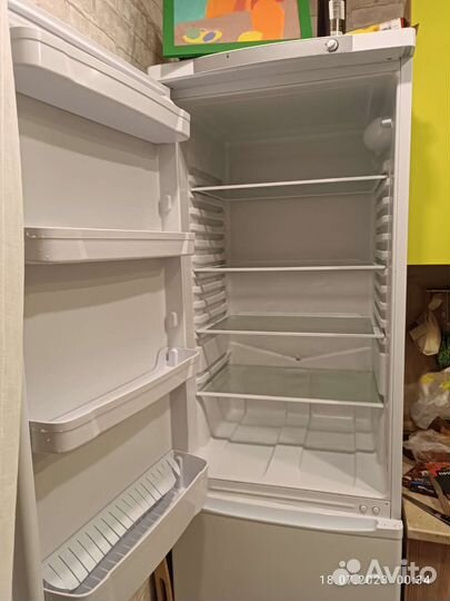 Холодильник indesit на запчасти