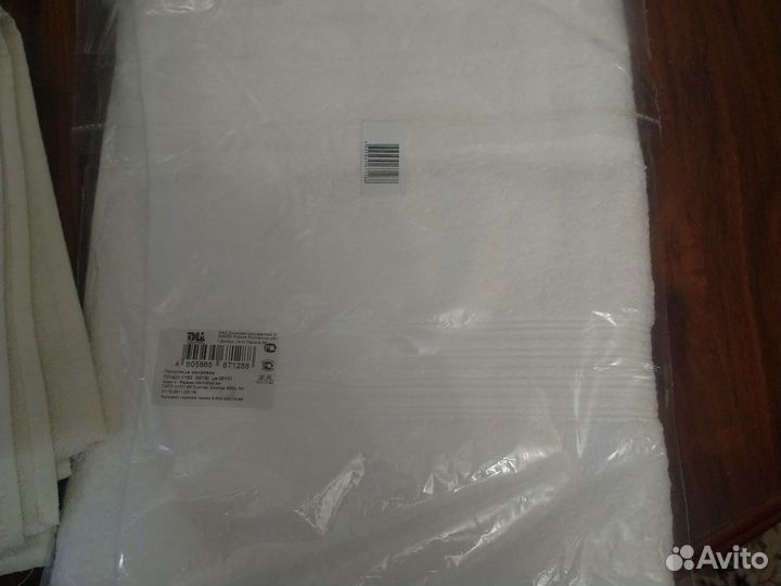 Белые махровые полотенца