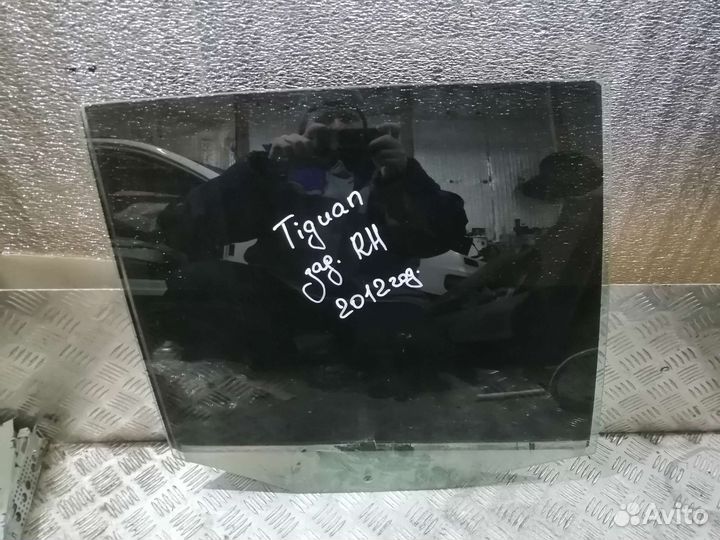 Стекло двери заднее правое VW Tiguan 1 NF 2012
