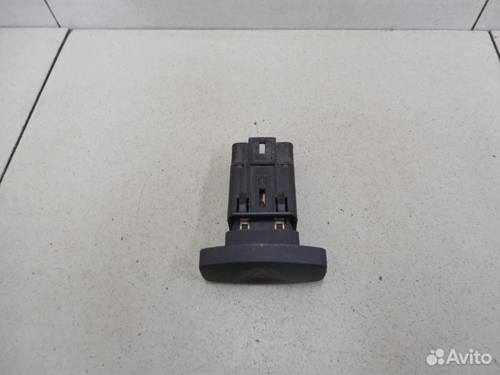 Кнопка аварийной сигнализации Duster 2012