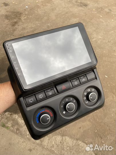 Переходная рамка с магнитолой на ниву