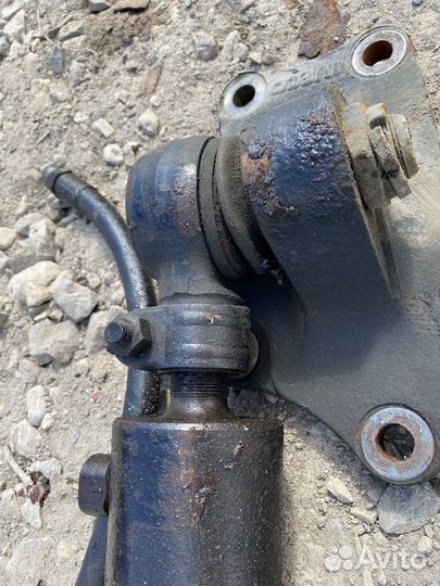 Кронштейн гидроцилиндра подруливающего моста Iveco