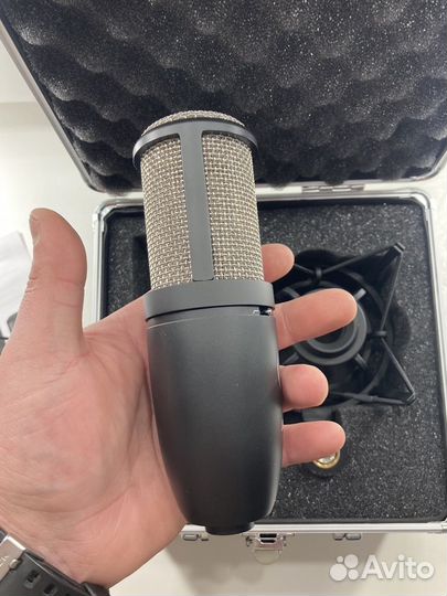 Микрофон конденсаторный AKG P220