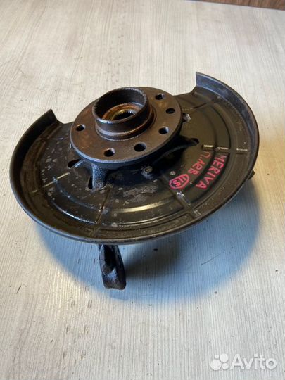 Кулак передний левый Opel Meriva B A14XER 2012