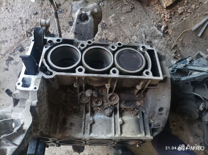 Блок двигателя мерседес 220. 112944. 3.2
