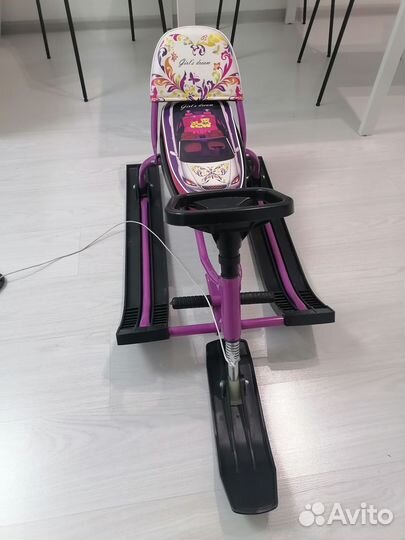 Детский снегокат со спинкой