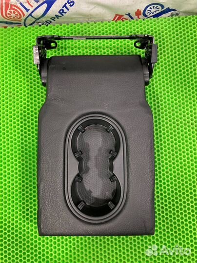 Подлокотник задний Volkswagen Touareg NF 7P5 crca