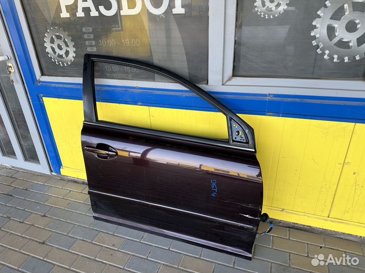 Дверь передняя правая для Toyota Avensis II