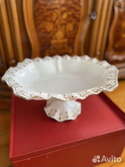 Ваза для фруктов на ножке