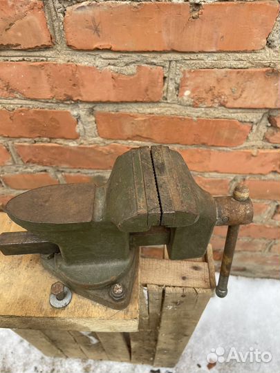 Советские слесарные тиски