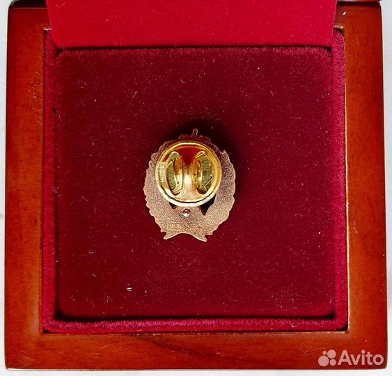 Знак адвоката Законъ (Золотой)