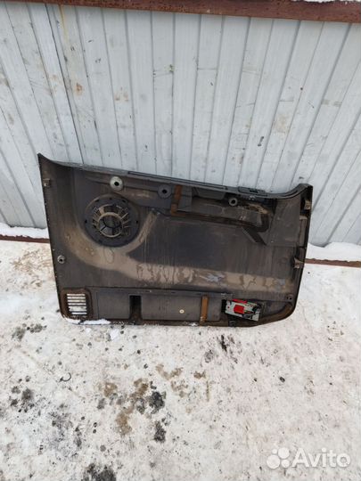 Обшивка двери правая Volvo FH12