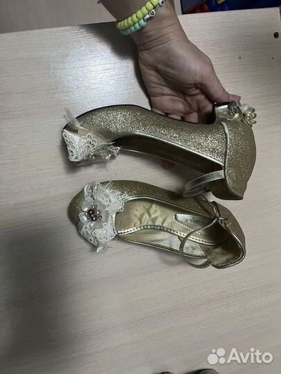 Праздничные туфли для девочки золотые 33 размер