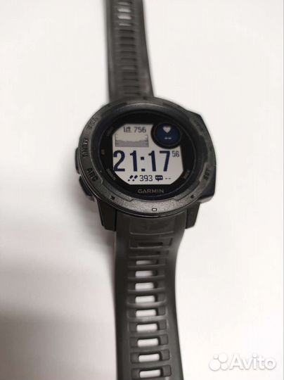 Умные часы Garmin instinct