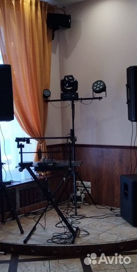 Стойка для микрофона, столик под музыку