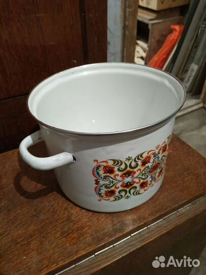 Кастрюля эмалированная б/у без крышки