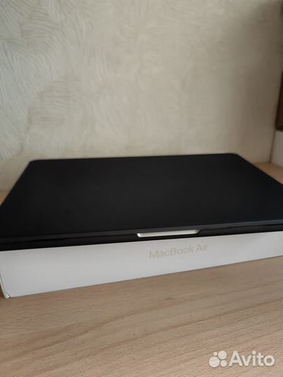 Macbook air 13 m2 8/256 на гарантии