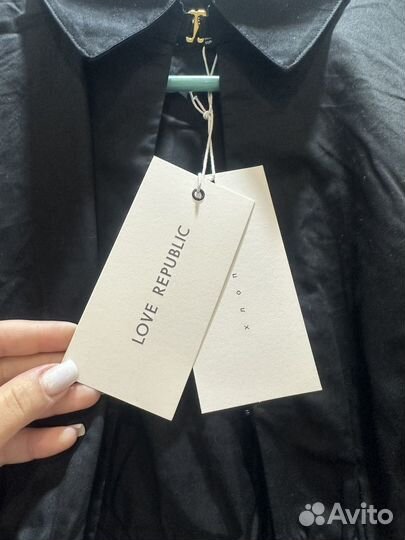 Укороченная черная рубашка