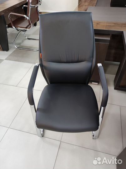 Офисное кресло