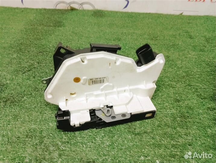 Замок двери задней левой VW Passat CC 2008-2017