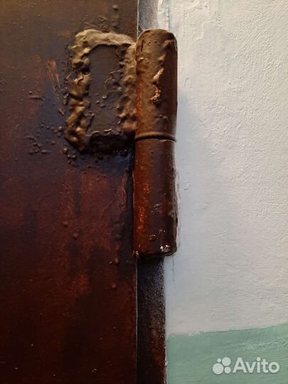 Дверь входная металлическая и деревянная