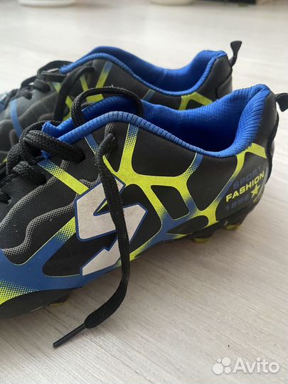 Детские футбольные бутсы