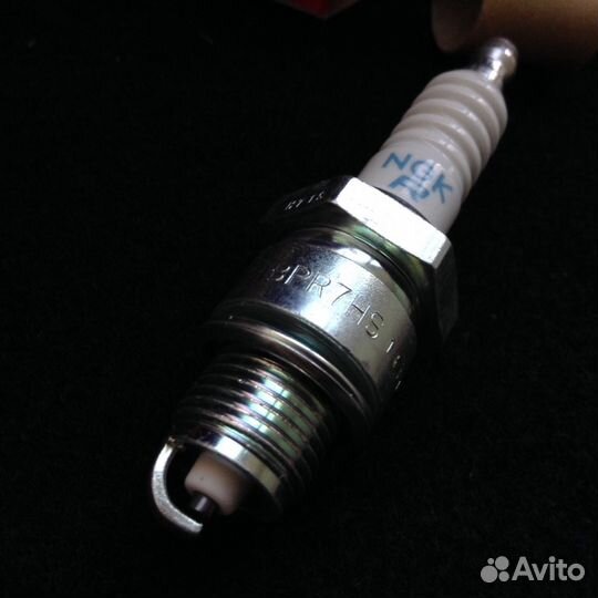Оригинальная японская свеча зажигания NGK bpr7hs