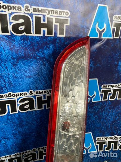 Фонарь задний правый Ford Focus CB4 sida 2010