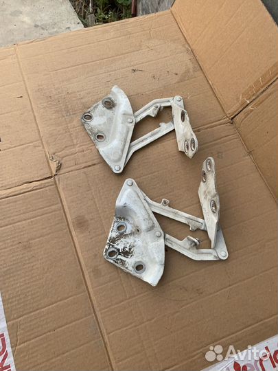 Петля капота Volkswagen Touareg 7L левая, правая