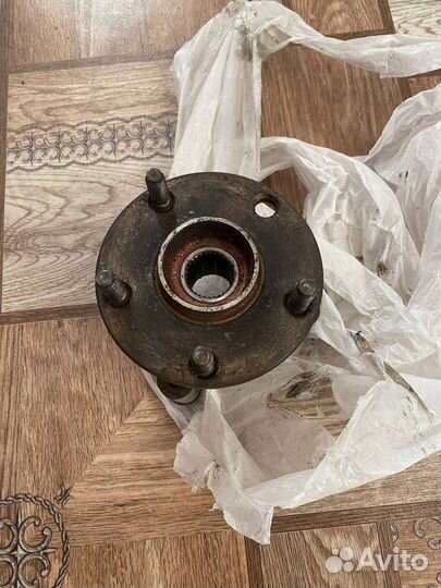 Ступица переднея левая Lexus gs 350Awd