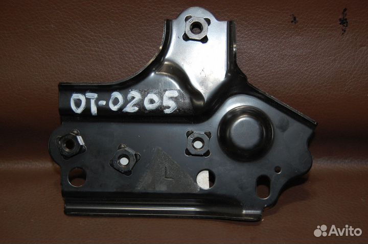 Кронштейн крыла передний левый - Lexus NX 200