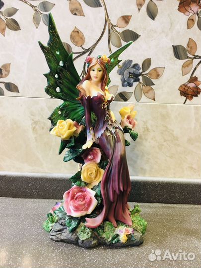Статуэтка фея