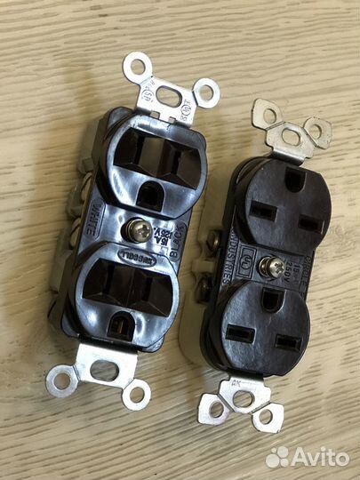 Трансформатор 220в - 110в 500Вт / Розетки Hubbell