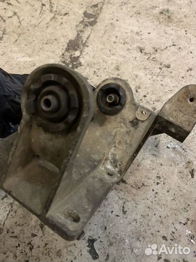 Кронштейн пневмоподвески Land Rover Range Rover