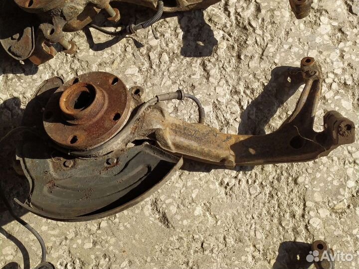 Кулак поворотный Фольксваген Пассат б5, б5+