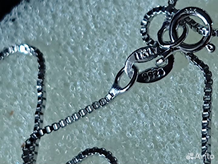 Серебряная цепочка с кулоном