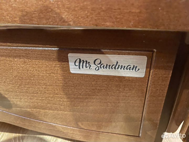 Детская кроватка с маятником и ящиком