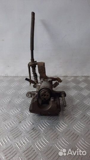 Суппорт тормозной задний правый Toyota Avensis