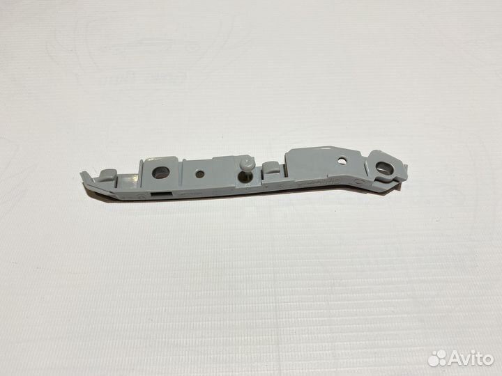 Правое крепление бампера Mercedes W213 AMG