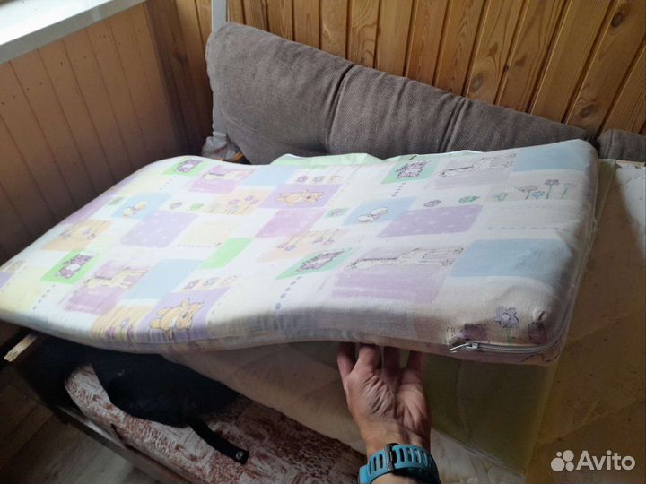 Детская кровать с бортиком и матрасом